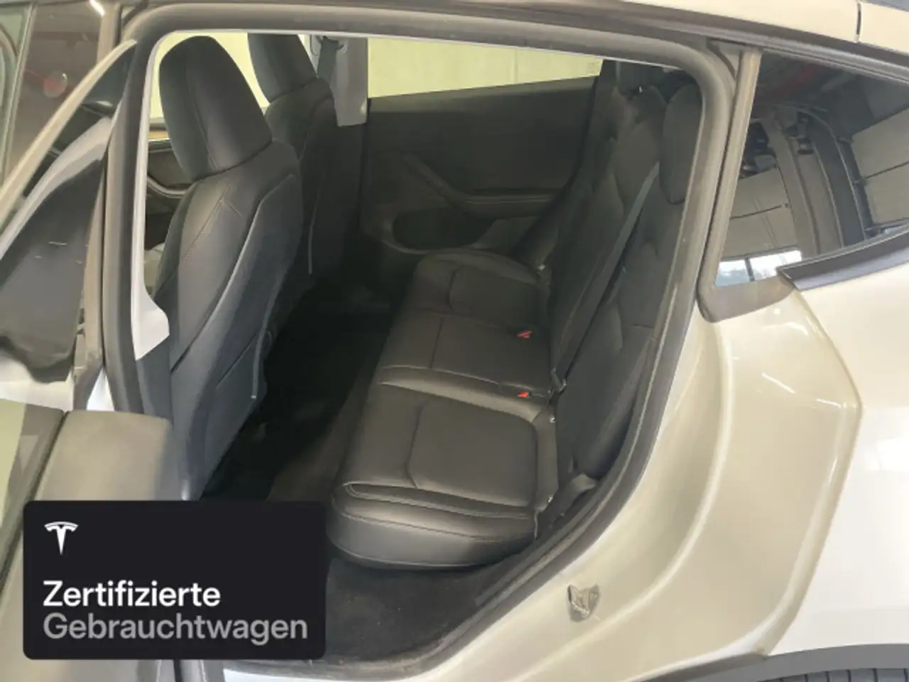 2023 Tesla Model Y Rear-Wheel Drive, photograph 12