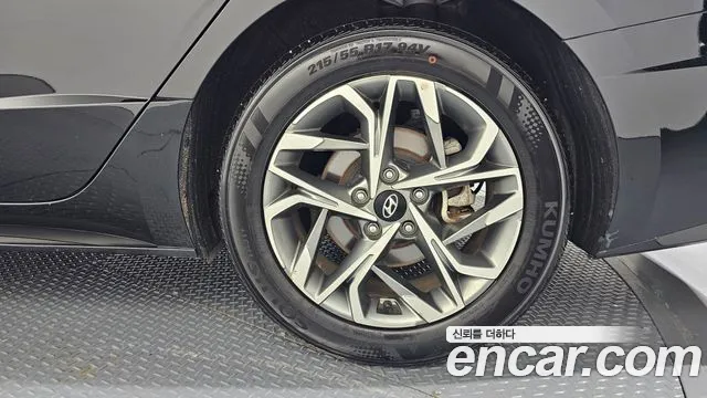 Hyundai Sonata 2.0 — photo 1 of 36