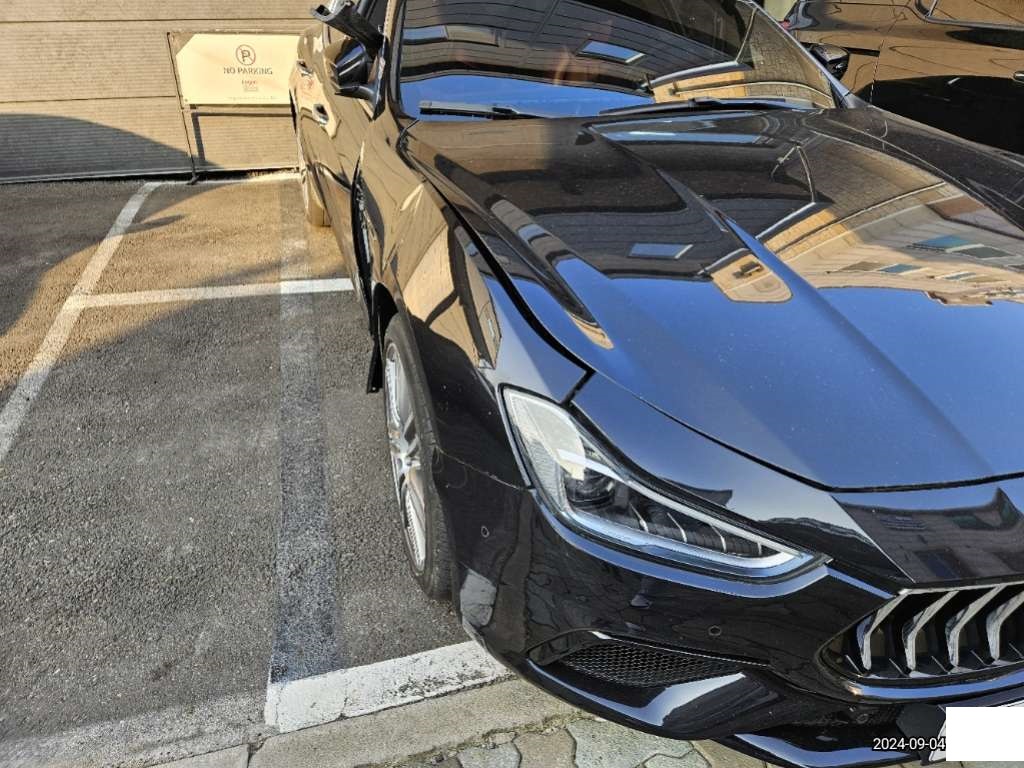2018 Maserati Ghibli S Q4, photograph 1