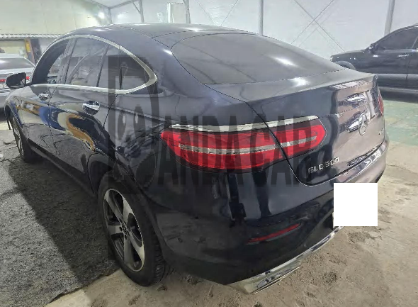 2019 Mercedes-Benz GLC300 4Matic Coupe, photograph 3