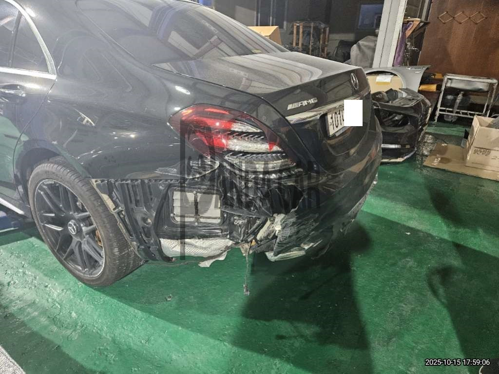 2020 Mercedes-Benz MercedesAMG S63 4MATIC + L, photograph 4
