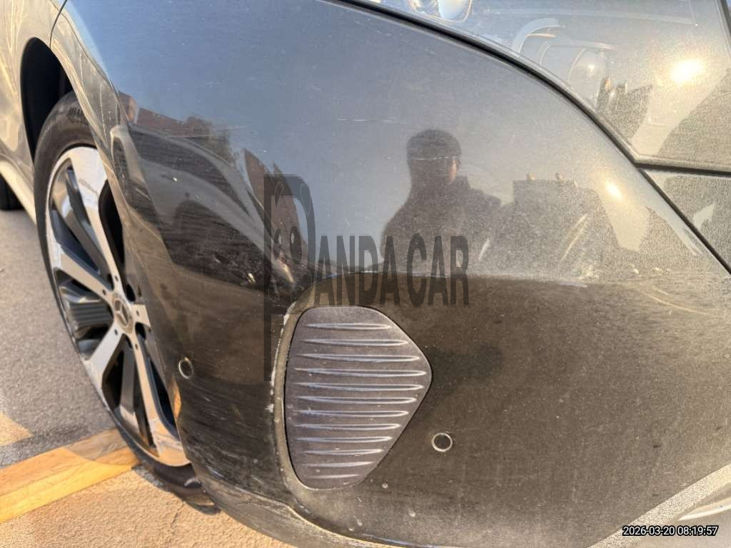 2020 Mercedes-Benz EQC 400 4MATIC, photograph 2