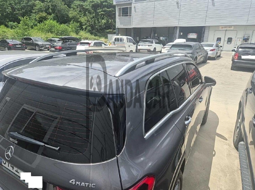 2025 Mercedes-Benz GLB 250 4MATIC, photograph 5