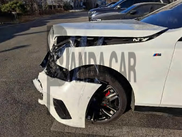 2025 BMW i5 M60 xDrive, photograph 4