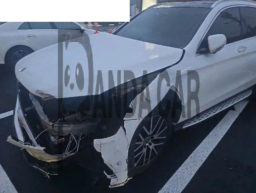 2020 Mercedes-Benz GLC300 4MATIC, photograph 2