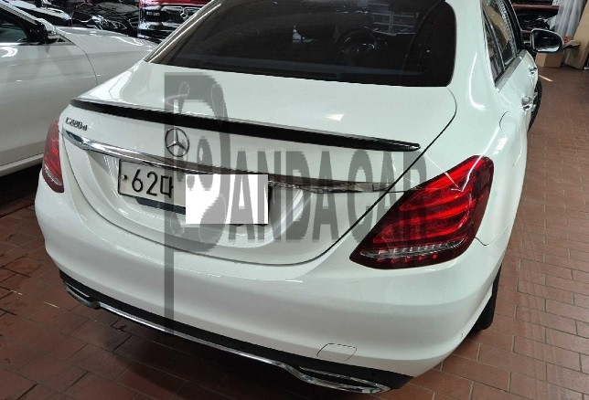 2017 Mercedes-Benz C220 d, photograph 2