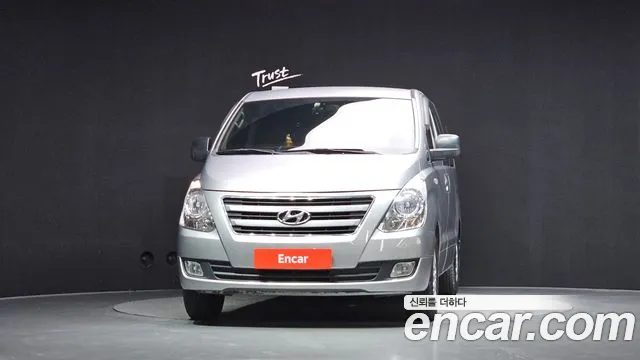 2017 Hyundai Starex 12-Seater Wagon, photograph 2