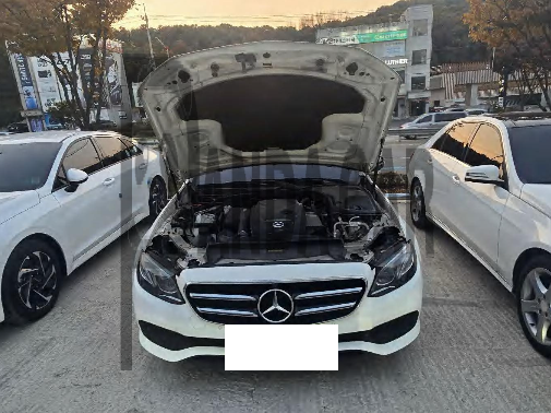 2017 Mercedes-Benz E300, photograph 2