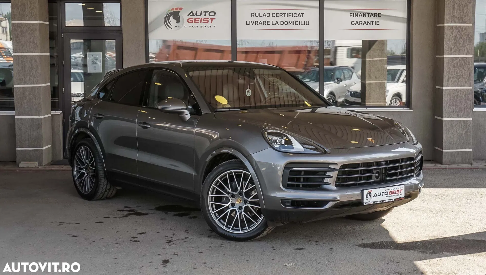 2023 Porsche Cayenne Coupe Tiptronic S Platinum Edition, photograph 3