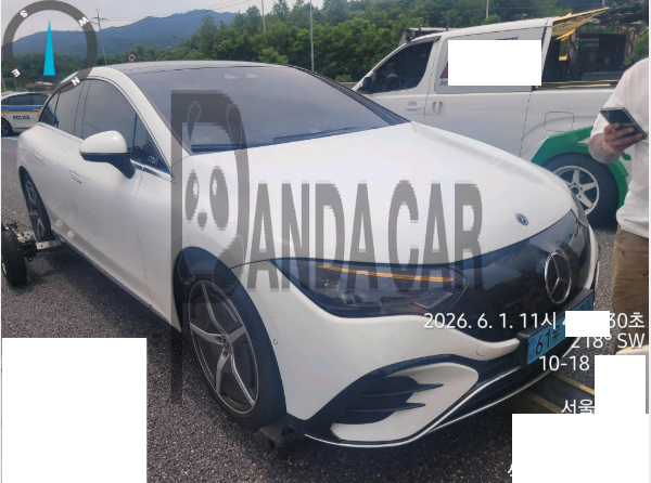 2023 Mercedes-Benz EQE350 4MATIC, photograph 2