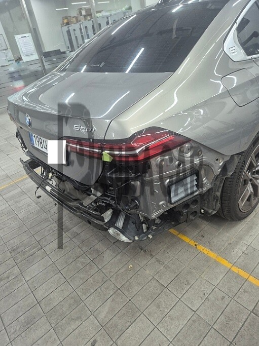 2025 BMW 520i, photograph 2