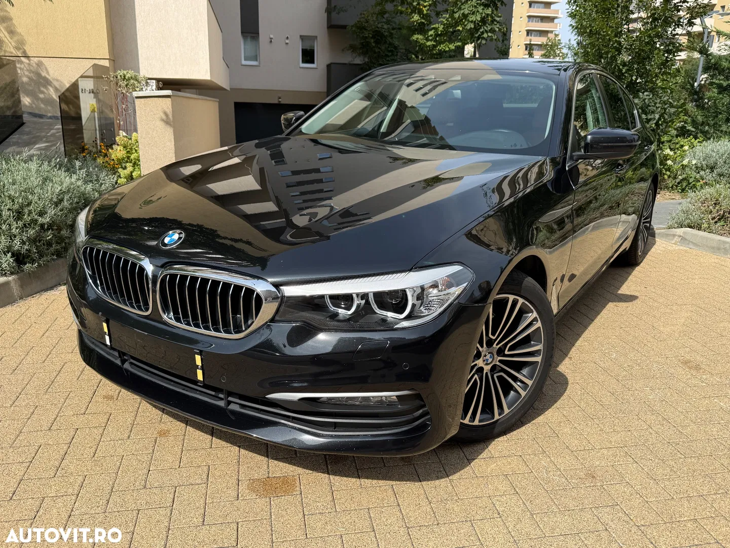 2017 BMW Seria 5 520d AT, photograph 1