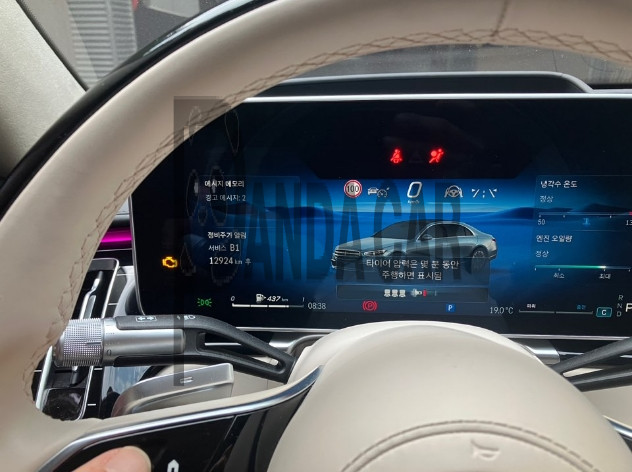 2023 Mercedes-Benz S580 4MATIC, photograph 2