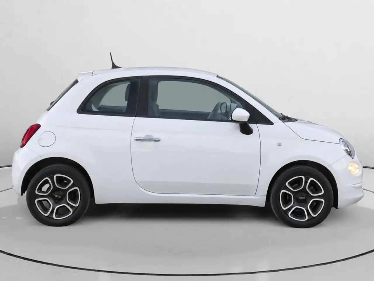 2023 Fiat 500 1.0 Hybrid Club 52kW, photograph 2
