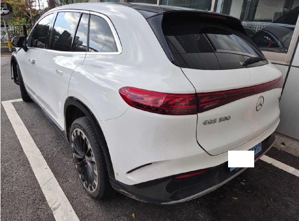 2023 Mercedes-Benz EQS580 4MATIC SUV, photograph 5