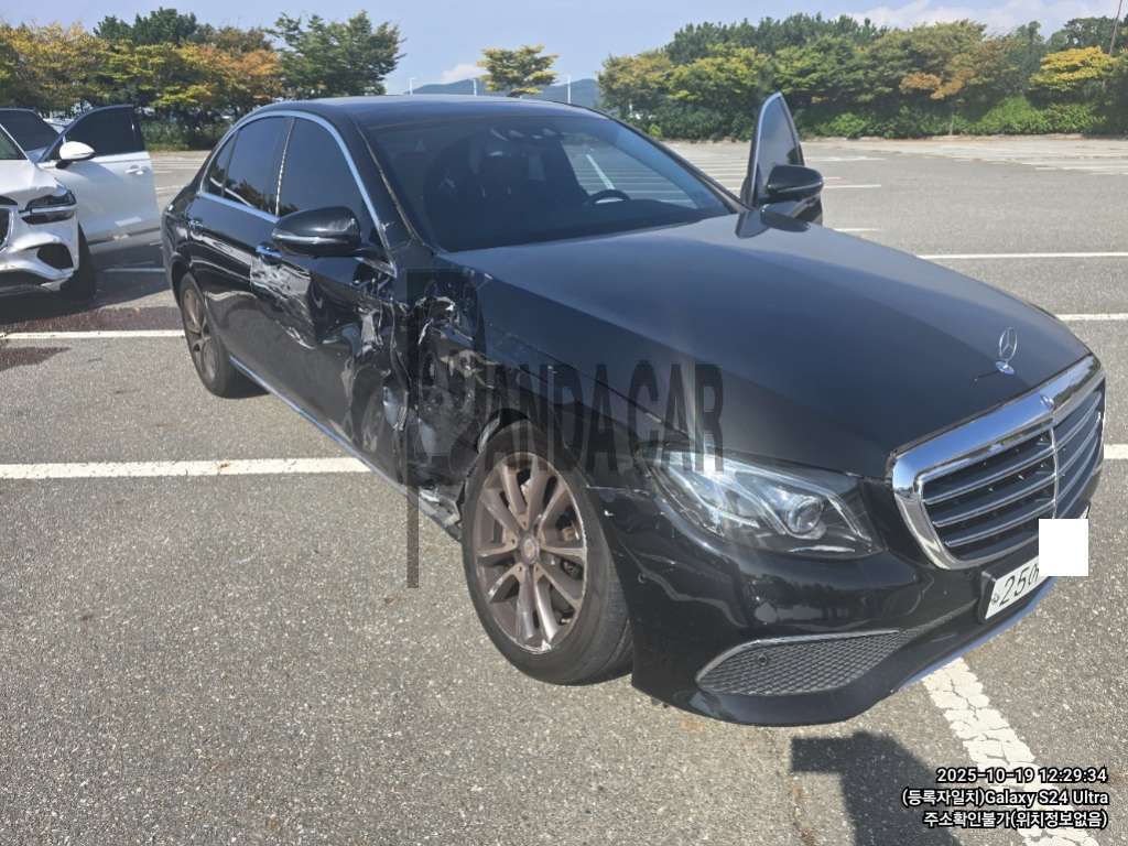 2017 Mercedes-Benz E300 4Matic, photograph 9