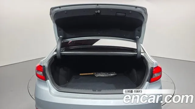 Hyundai Sonata 2.0 Style — photo 1 of 20