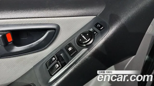 2017 Hyundai Starex 12-Seater Wagon, photograph 9