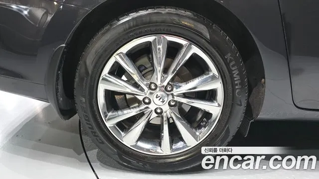 Kia Canival 9-Seater Prstige — photo 1 of 20