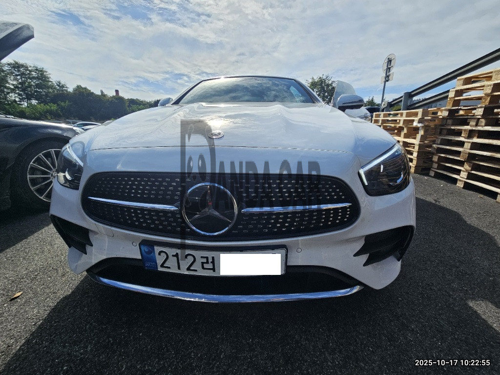 2023 Mercedes-Benz E450 4MATIC Cabriolet, photograph 1