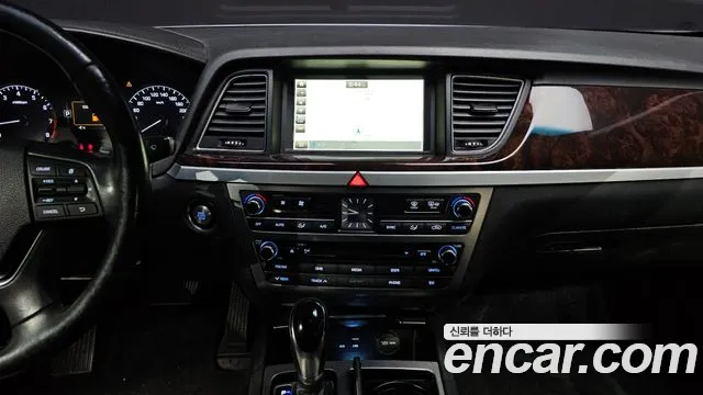 2014 Hyundai Genesis G330 Modern, photograph 1