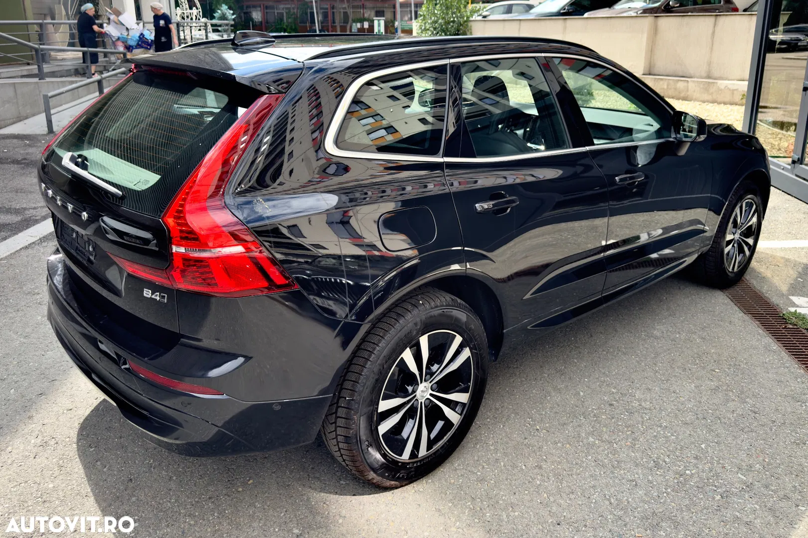 2022 Volvo XC 60 B4 MHEV AT AWD Plus Dark, photograph 3
