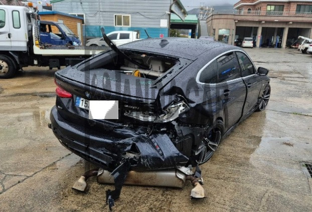 2021 BMW 630i xDrive, photograph 2