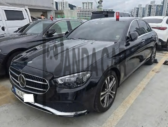 2022 Mercedes-Benz E350 4MATIC, photograph 5
