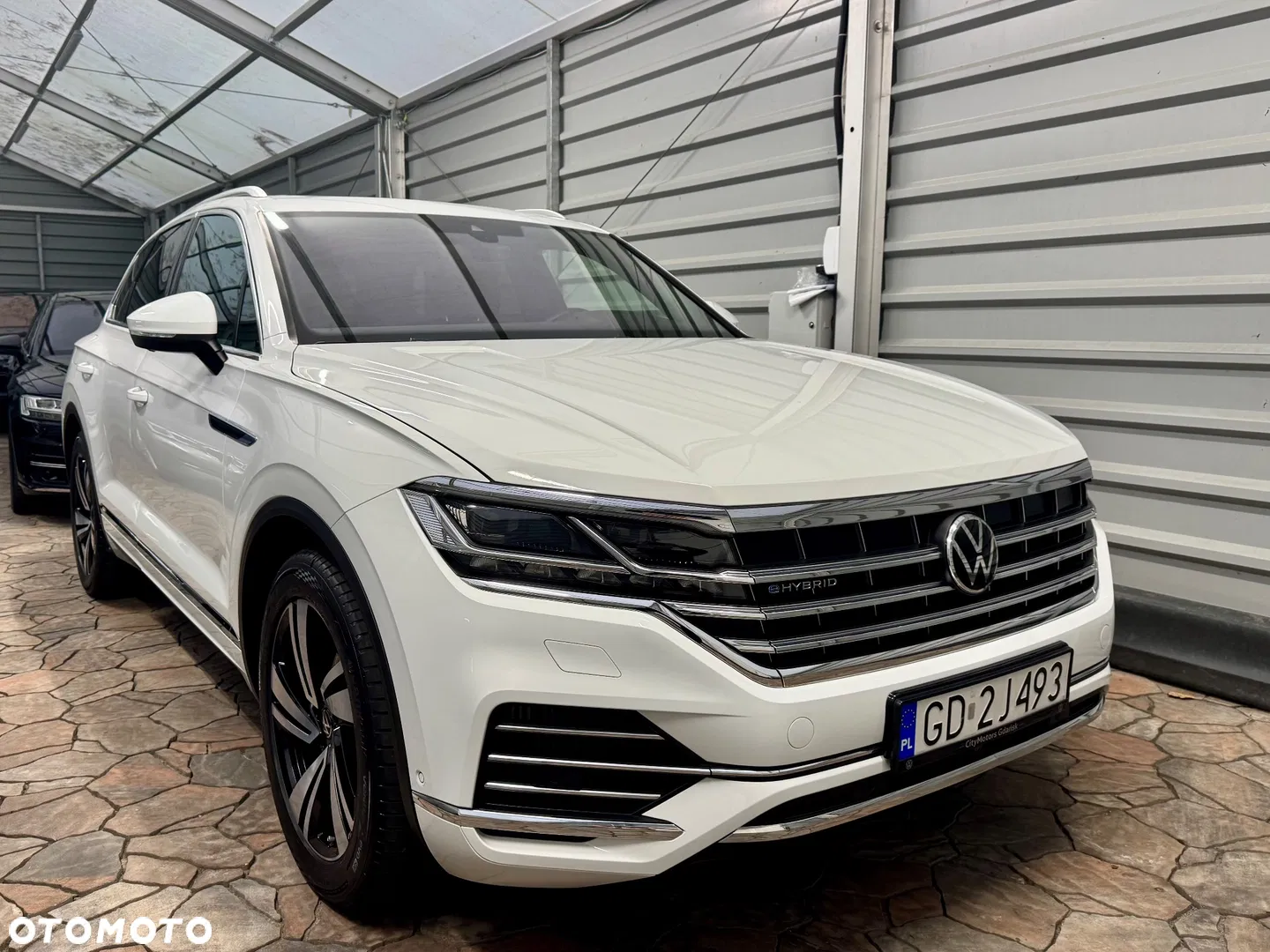 2023 Volkswagen Touareg 3.0 V6 TFSI Plug-In Hybrid 4Mot Elegance, photograph 3