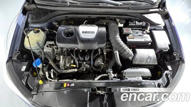 Hyundai AVANTE 1.6 Turbo Sport — photo 1 of 30
