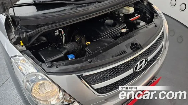Hyundai Starex 11-Seater Wagon — photo 1 of 20