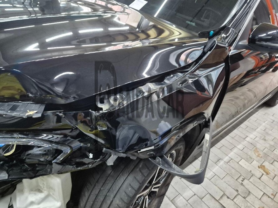 2023 Mercedes-Benz EQB300 4MATIC, photograph 2