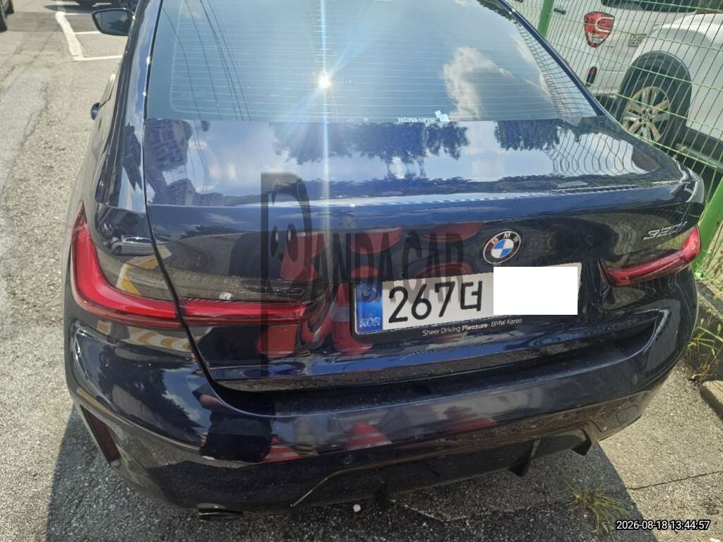 2025 BMW 320i, photograph 4