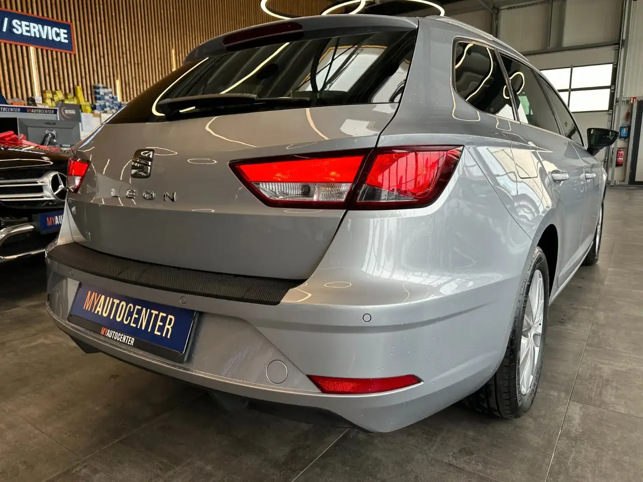 2018 SEAT Leon *TAMPO*NAV*CARPLAY*2-ZONEN*PDC*SitzHZ*, photograph 2