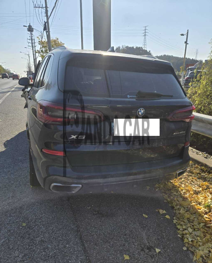 2022 BMW X5 xDrive45e iPerformance, photograph 3