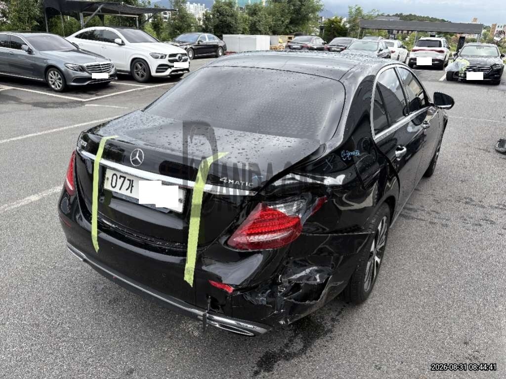 2017 Mercedes-Benz E220 d 4Matic, photograph 3
