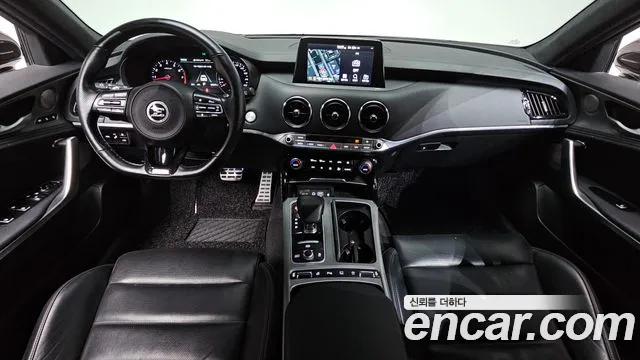 Kia Stinger 3.3 Turbo AWD — photo 1 of 38