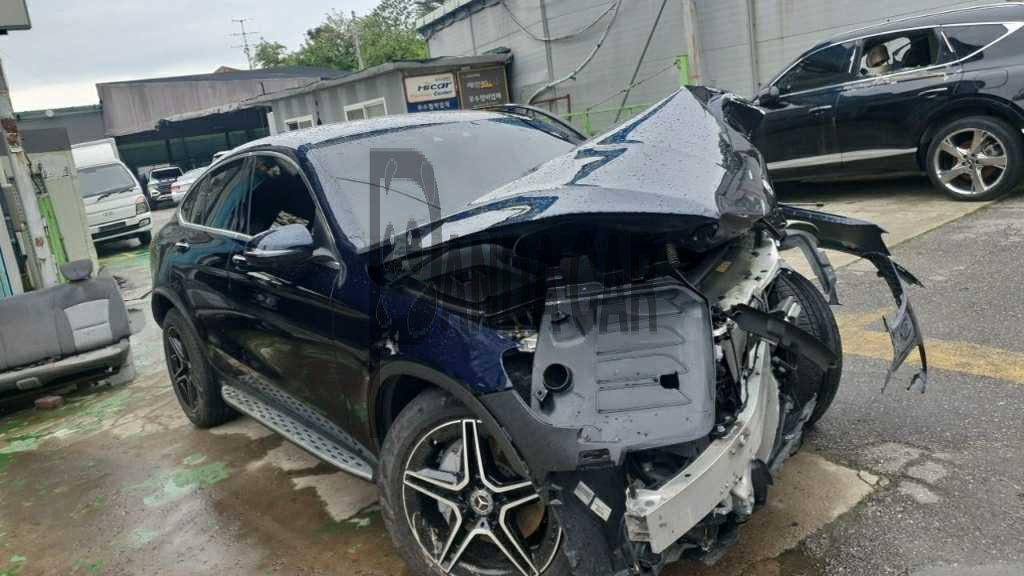 2023 Mercedes-Benz GLC300 4MATIC Coupe, photograph 4