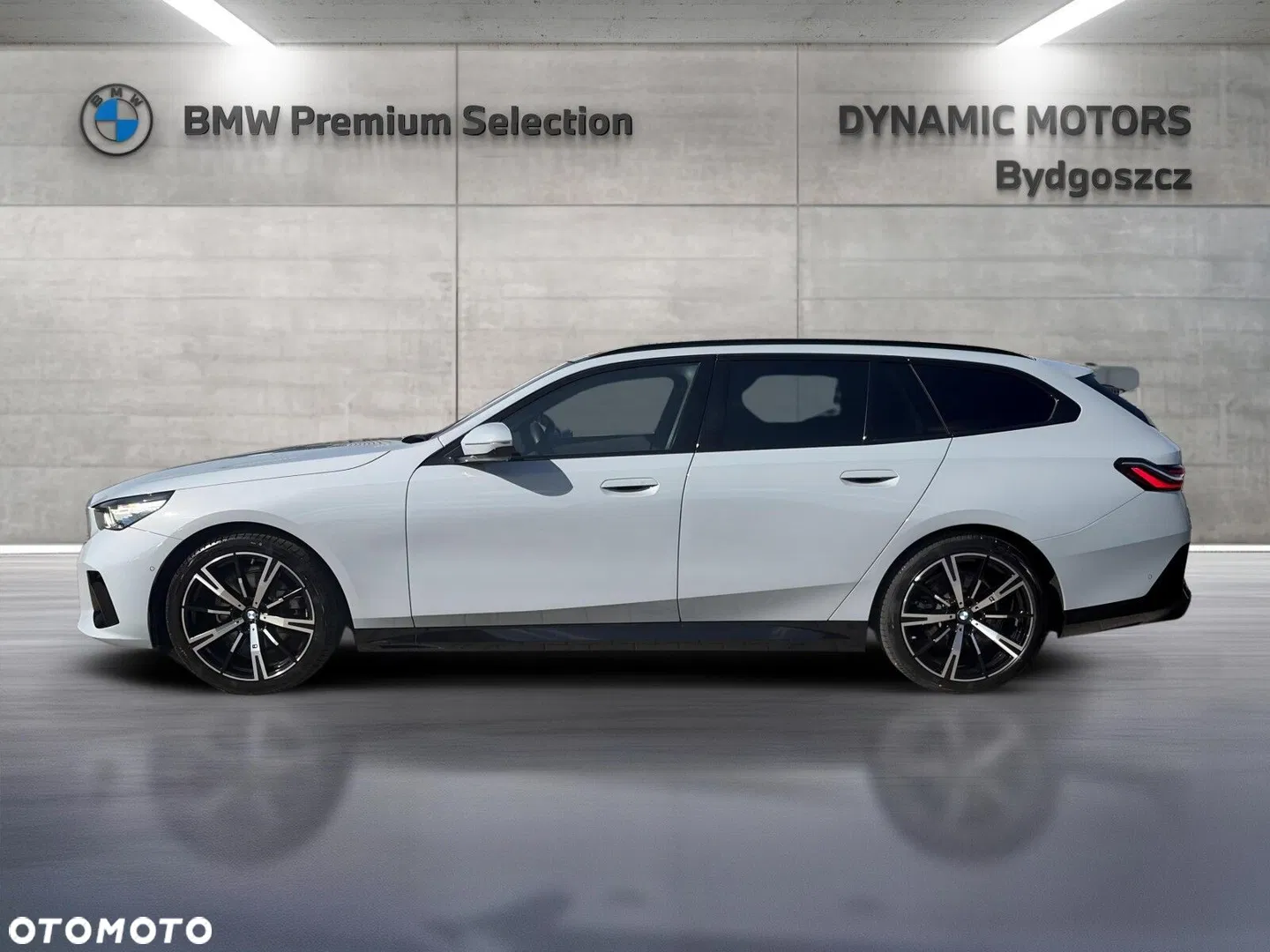 2025 BMW Seria 5 520d xDrive mHEV M Sport, photograph 2