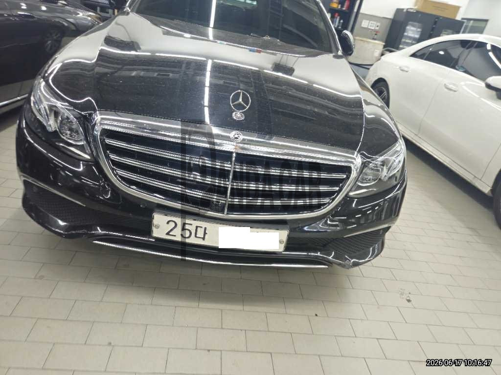 2018 Mercedes-Benz E300 4Matic, photograph 1