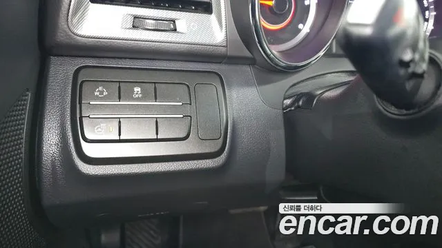 2017 KG_Mobility_Ssangyong TIBOLI Diesel LX 2WD, photograph 1
