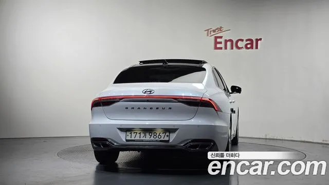 2020 Hyundai Grandeur Calligraphy, photograph 4