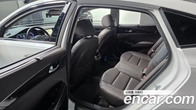 Kia K7 Noblesse Special — photo 1 of 40