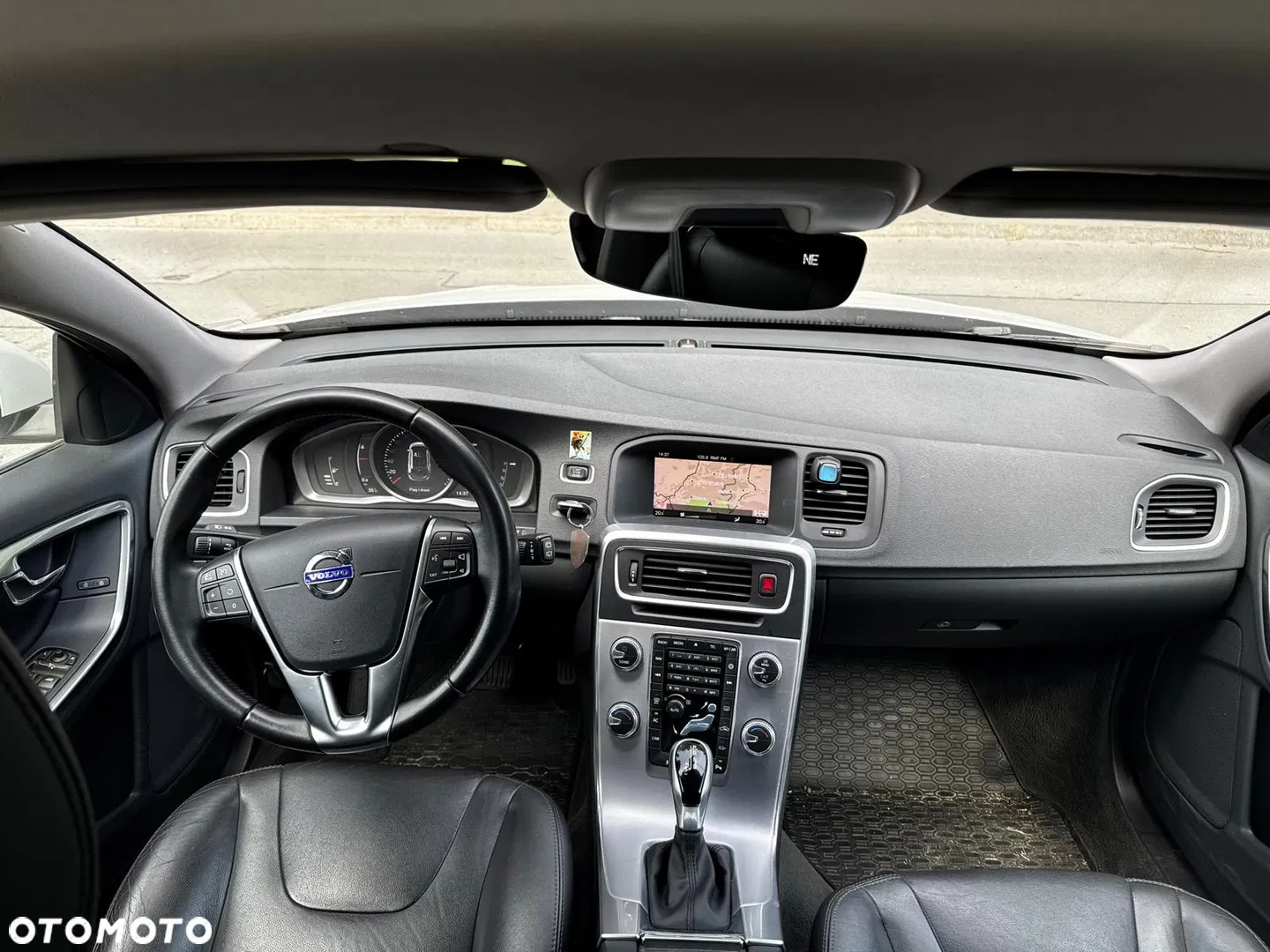 2017 Volvo V60 D2 Drive-E Dynamic Edition (Momentum), photograph 3