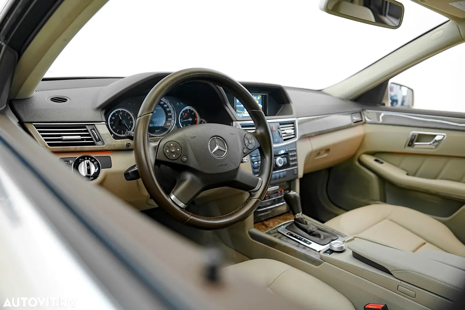 2010 Mercedes-Benz E 220 CDI DPF BlueEFFICIENCY Automatik Elegance, photograph 7