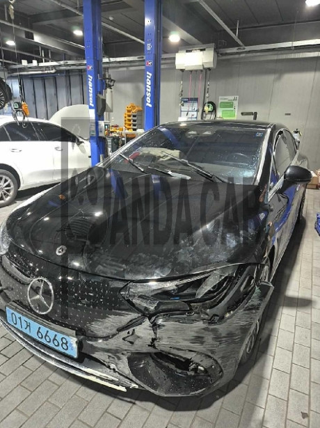 2022 Mercedes-Benz EQE350 +, photograph 4