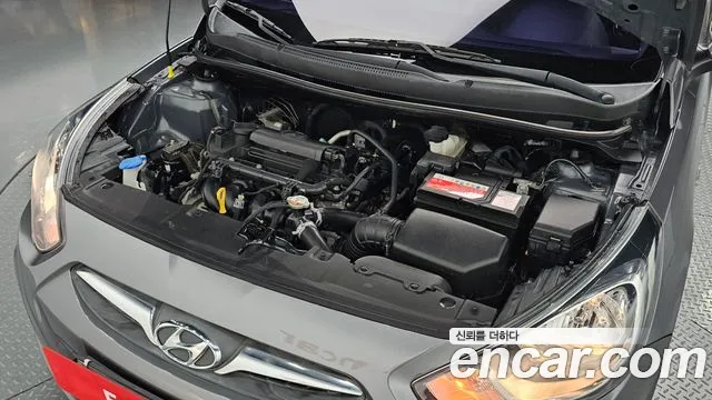 Hyundai Accent 1.4 VVT Smart — photo 1 of 24