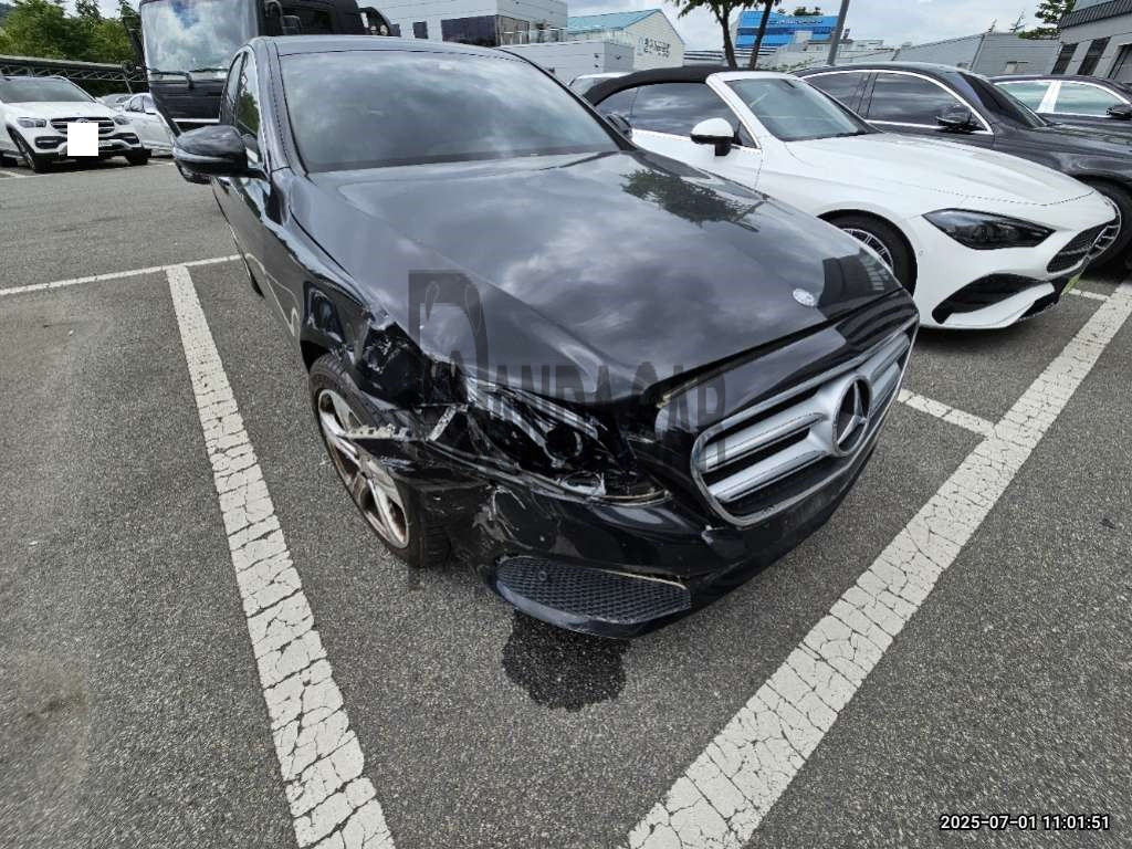 2017 Mercedes-Benz E220 d, photograph 3