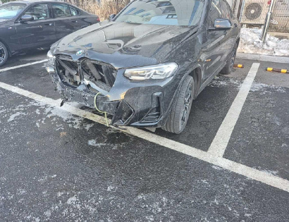 2022 BMW X4 xDrive20i, photograph 2