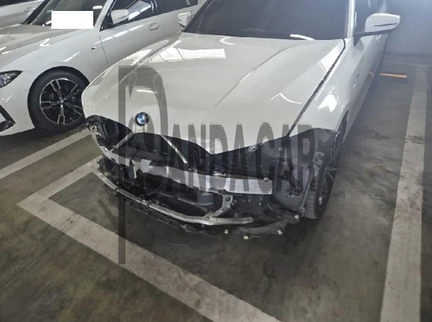 2021 BMW 330e, photograph 1